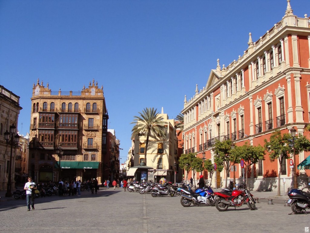sevilla in front of catedral